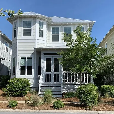 Off The Beachin' Path - 4Br Home With Golf Cart, 4 Bikes And Great Amenities!